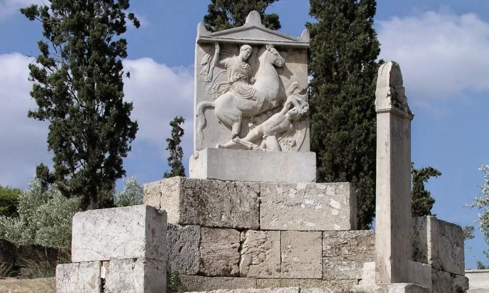 Δεξίλεως: Η ιστορία του Αθηναίου ιππέα στο Νεκροταφείο Κεραμεικού